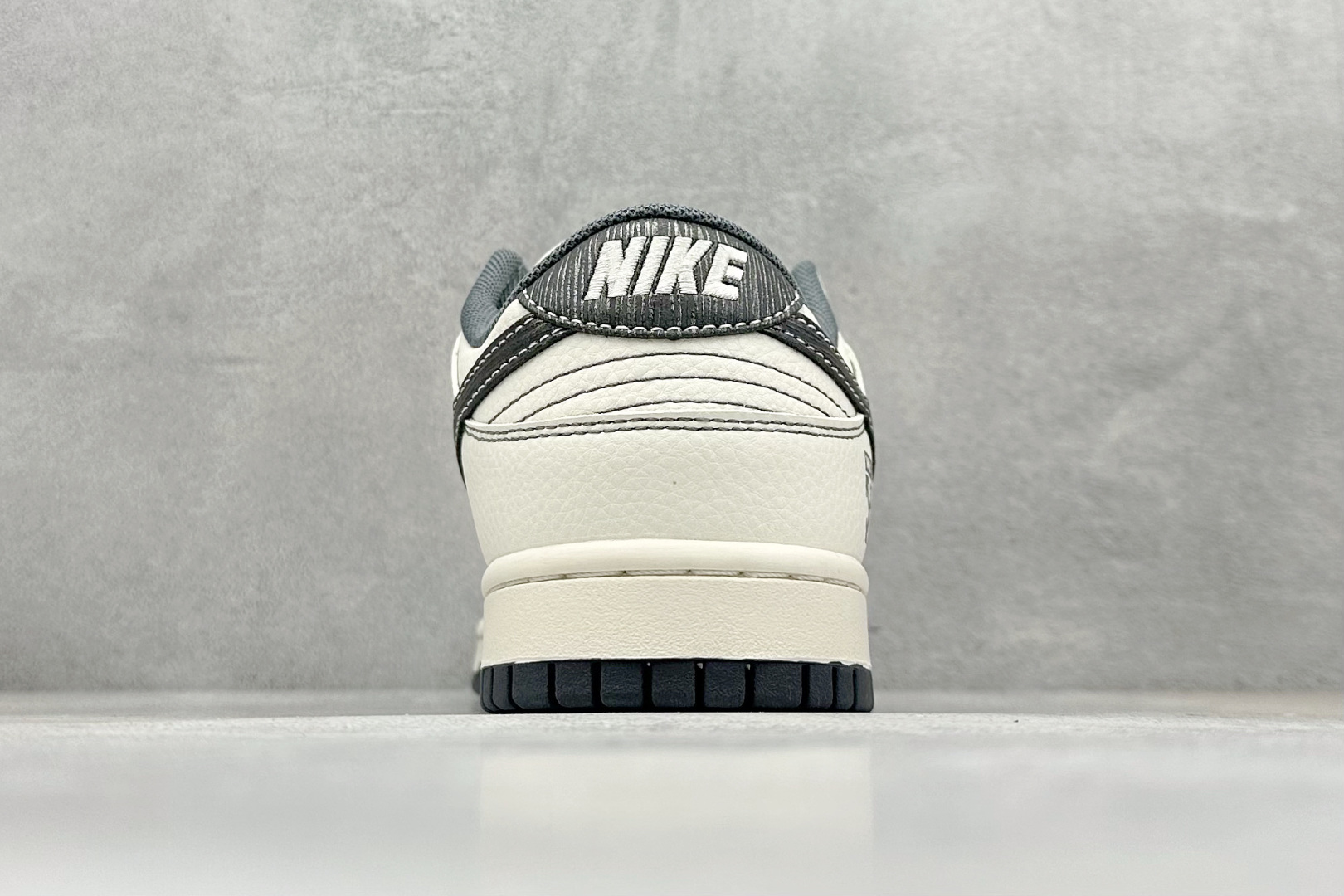 260 Nike SB Dunk Low x OFF-WHITE 白黑 HS8068-026-Chinese  UA Cheap High Quatity Brand  Clothes Bags handbags Sneakers wholesale wholesaler seller from China Factory suppliers Fashion Clothing  Shoes best Quality Beautiful Price  260 Nike SB Dunk Low x OFF-WHITE 白黑 HS8068-026