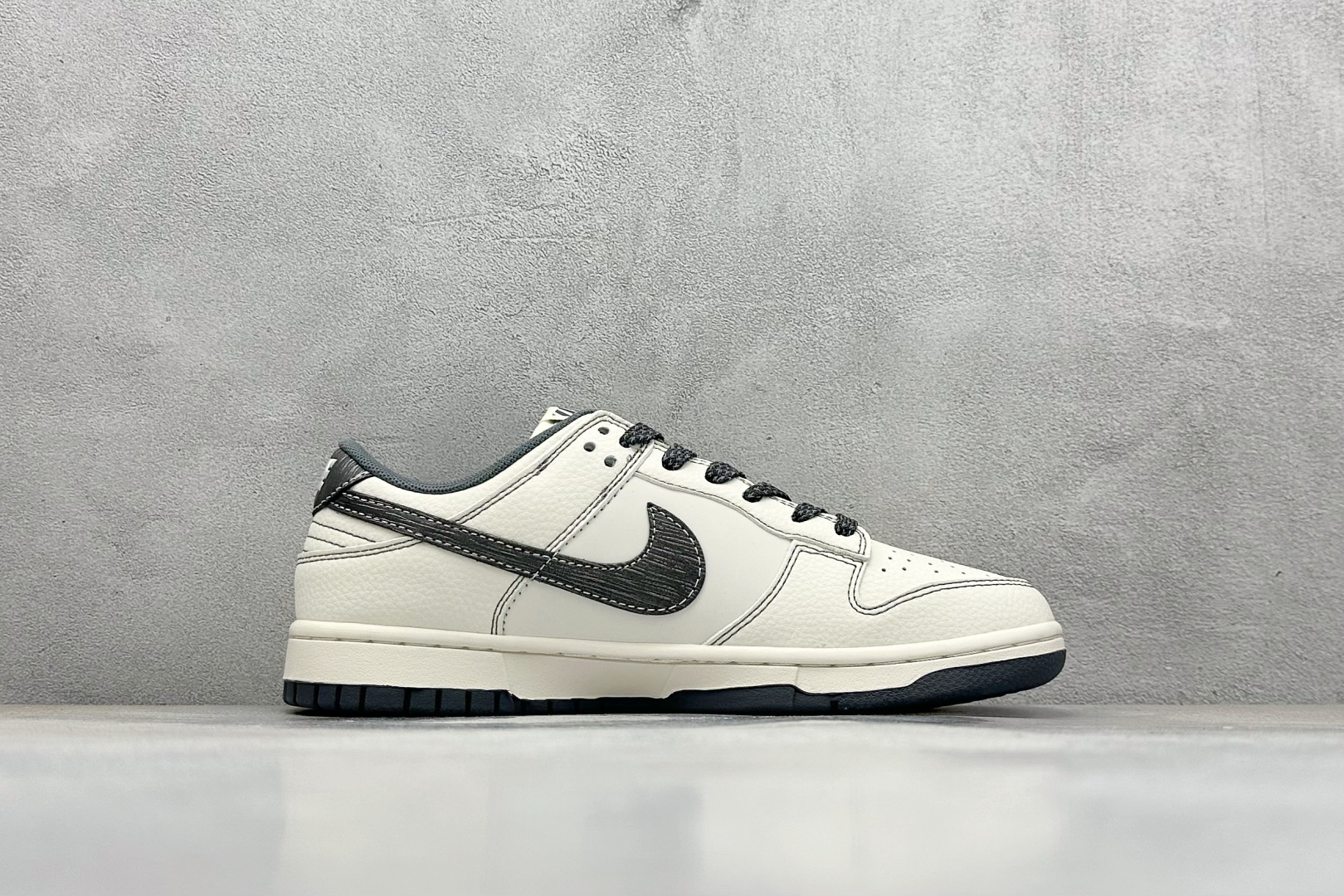 260 Nike SB Dunk Low x OFF-WHITE 白黑 HS8068-026-Chinese  UA Cheap High Quatity Brand  Clothes Bags handbags Sneakers wholesale wholesaler seller from China Factory suppliers Fashion Clothing  Shoes best Quality Beautiful Price  260 Nike SB Dunk Low x OFF-WHITE 白黑 HS8068-026