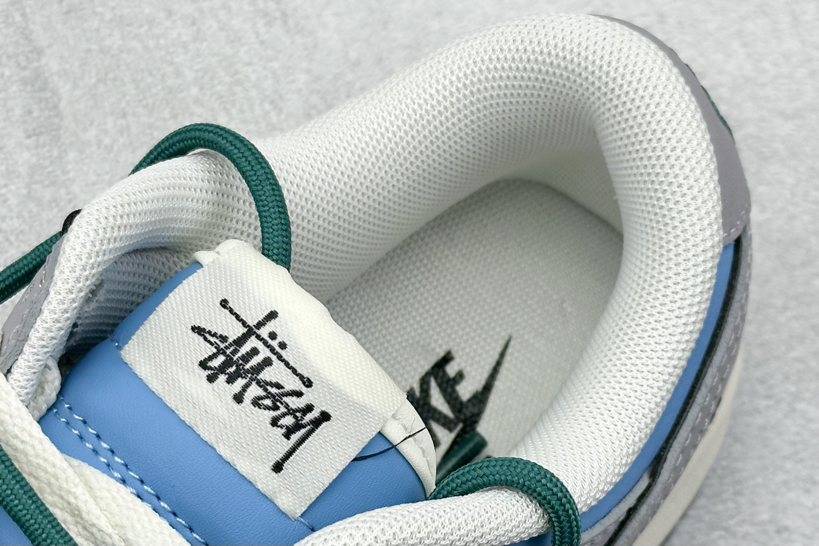 280 Nike SB Dunk Low x Stussy 灰白小勾绑带 FX1588-403-Chinese  UA Cheap High Quatity Brand  Clothes Bags handbags Sneakers wholesale wholesaler seller from China Factory suppliers Fashion Clothing  Shoes best Quality Beautiful Price  280 Nike SB Dunk Low x Stussy 灰白小勾绑带 FX1588-403