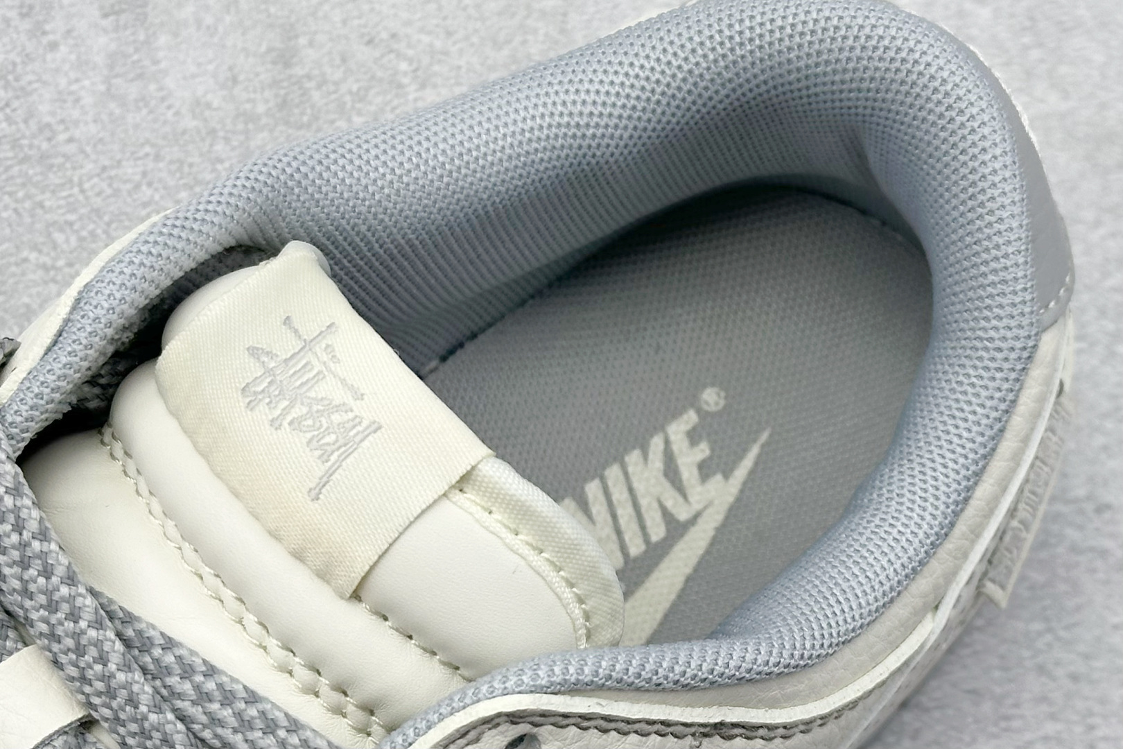 260 Nike SB Dunk Low x Stussy 灰白蝴蝶 HS8068-032