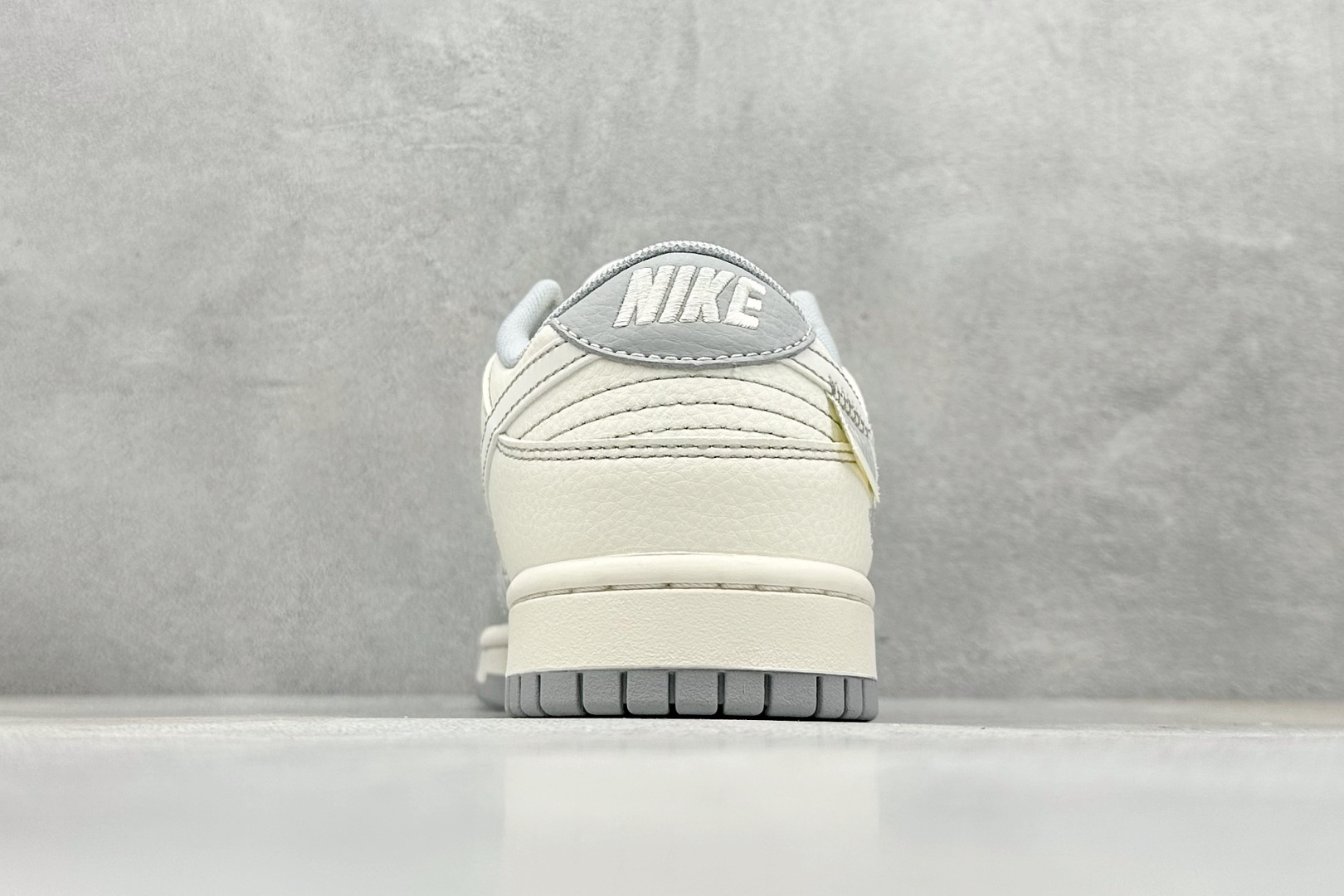 260 Nike SB Dunk Low x Stussy 灰白蝴蝶 HS8068-032