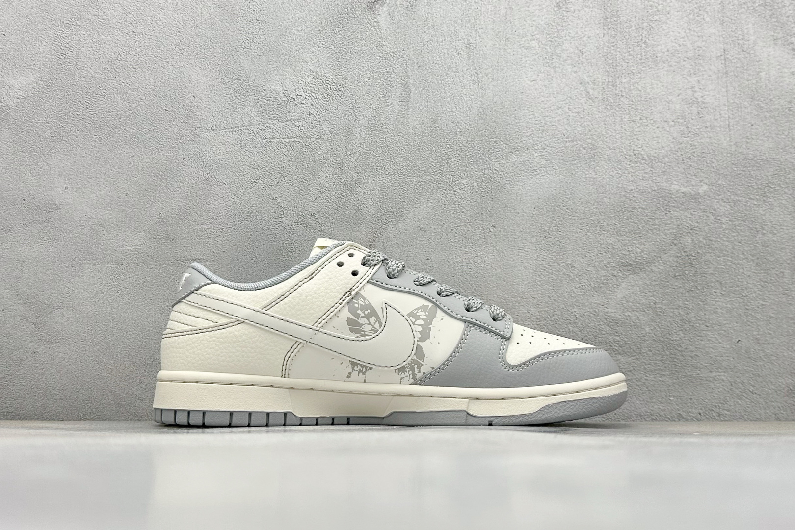 260 Nike SB Dunk Low x Stussy 灰白蝴蝶 HS8068-032