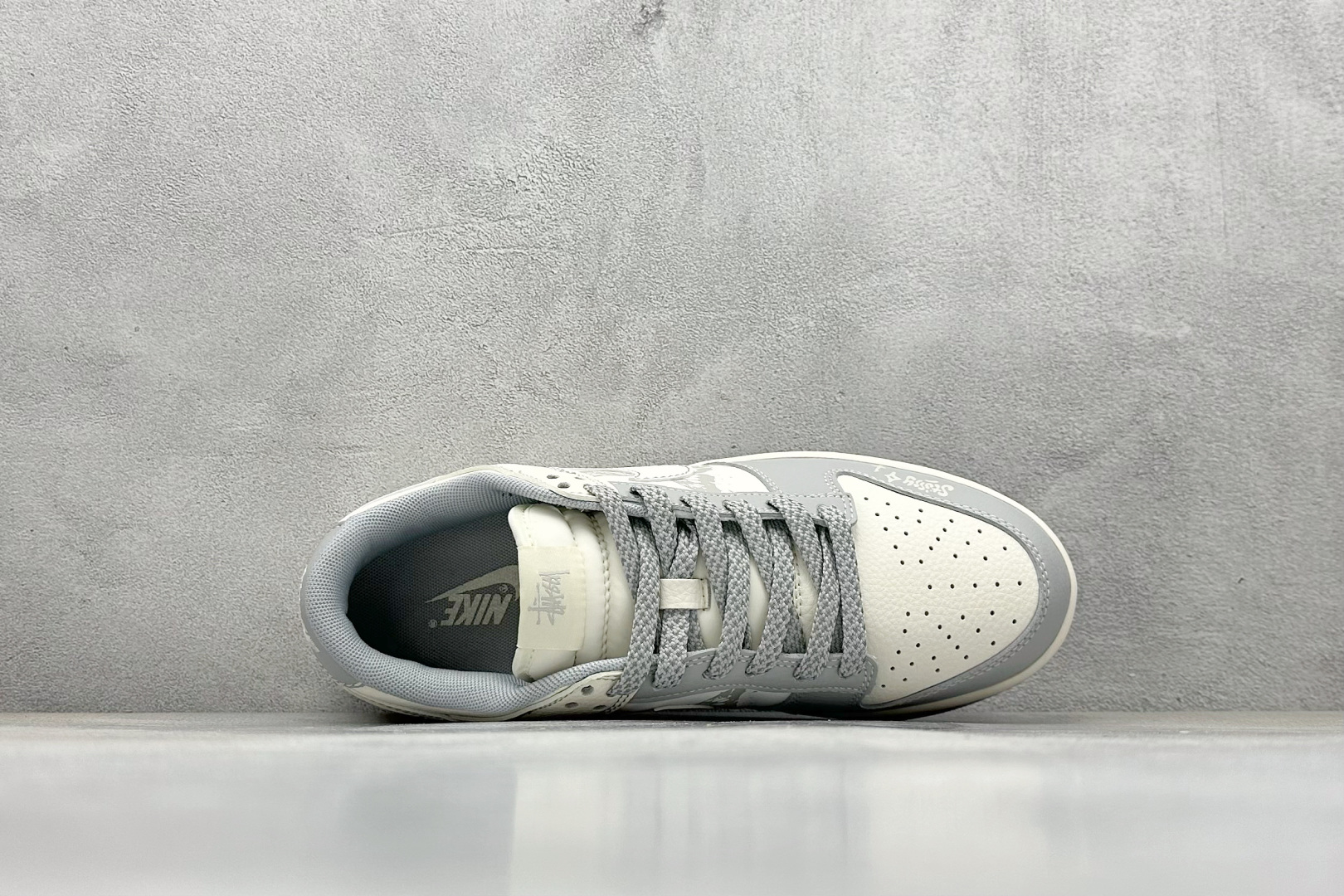 260 Nike SB Dunk Low x Stussy 灰白蝴蝶 HS8068-032
