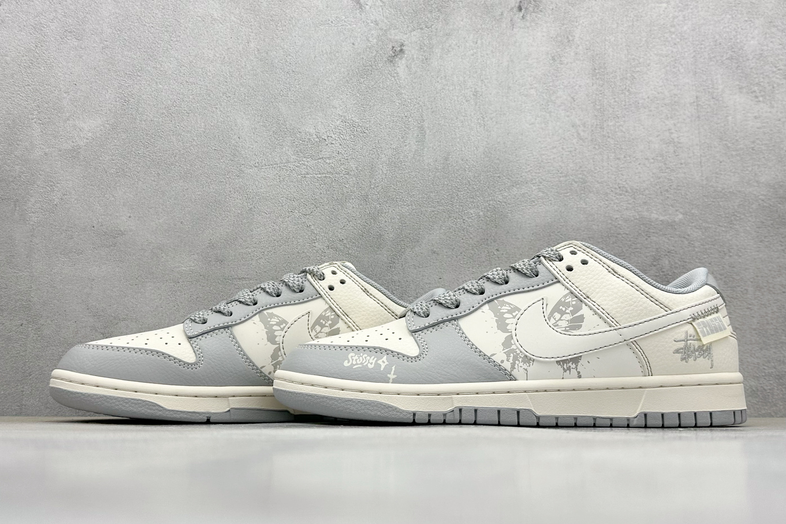 260 Nike SB Dunk Low x Stussy 灰白蝴蝶 HS8068-032