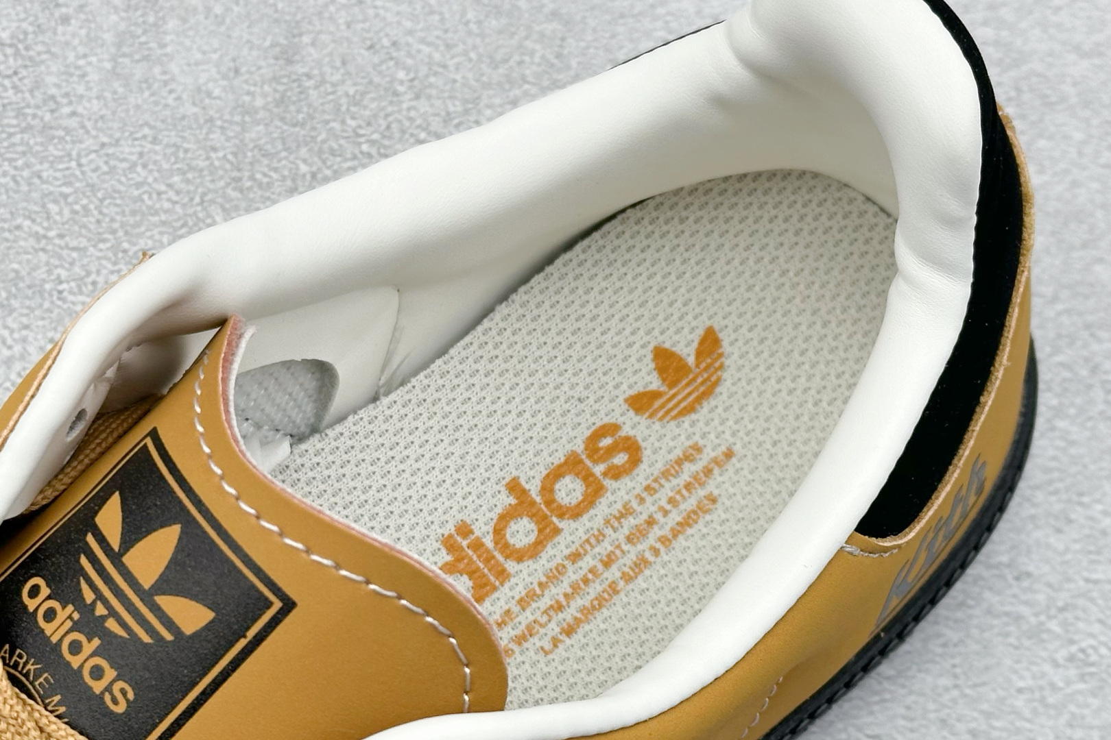 220 adidas originals Samba OG x KITH 棕黑 桑巴舞系列复古经典轻便板鞋 XR0011-Chinese  UA Cheap High Quatity Brand  Clothes Bags handbags Sneakers wholesale wholesaler seller from China Factory suppliers Fashion Clothing  Shoes best Quality Beautiful Price  220 adidas originals Samba OG x KITH 棕黑 桑巴舞系列复古经典轻便板鞋 XR0011