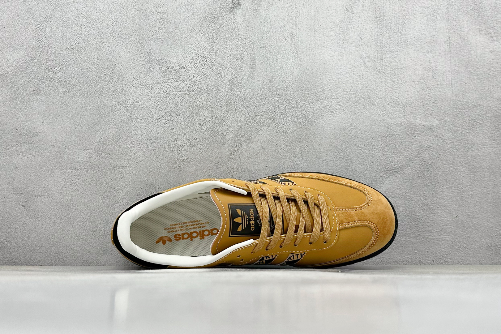 220 adidas originals Samba OG x KITH 棕黑 桑巴舞系列复古经典轻便板鞋 XR0011-Chinese  UA Cheap High Quatity Brand  Clothes Bags handbags Sneakers wholesale wholesaler seller from China Factory suppliers Fashion Clothing  Shoes best Quality Beautiful Price  220 adidas originals Samba OG x KITH 棕黑 桑巴舞系列复古经典轻便板鞋 XR0011