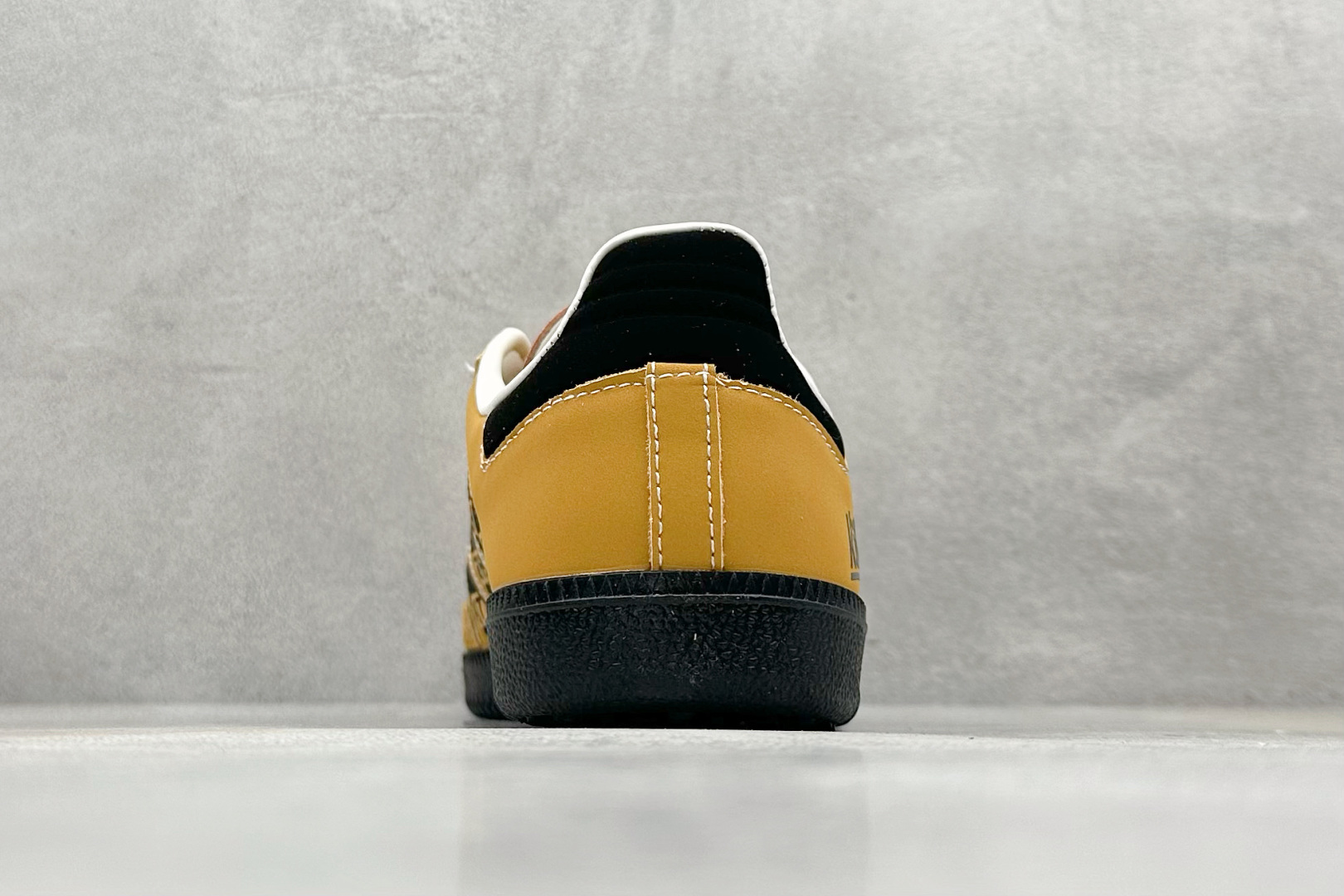 220 adidas originals Samba OG x KITH 棕黑 桑巴舞系列复古经典轻便板鞋 XR0011-Chinese  UA Cheap High Quatity Brand  Clothes Bags handbags Sneakers wholesale wholesaler seller from China Factory suppliers Fashion Clothing  Shoes best Quality Beautiful Price  220 adidas originals Samba OG x KITH 棕黑 桑巴舞系列复古经典轻便板鞋 XR0011