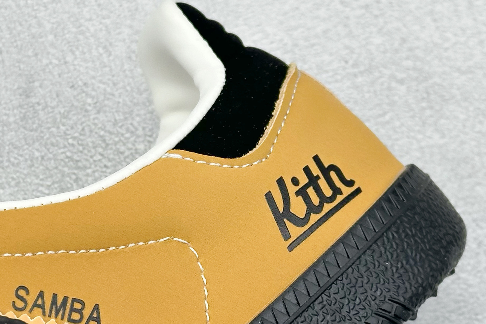 220 adidas originals Samba OG x KITH 棕黑 桑巴舞系列复古经典轻便板鞋 XR0011-Chinese  UA Cheap High Quatity Brand  Clothes Bags handbags Sneakers wholesale wholesaler seller from China Factory suppliers Fashion Clothing  Shoes best Quality Beautiful Price  220 adidas originals Samba OG x KITH 棕黑 桑巴舞系列复古经典轻便板鞋 XR0011