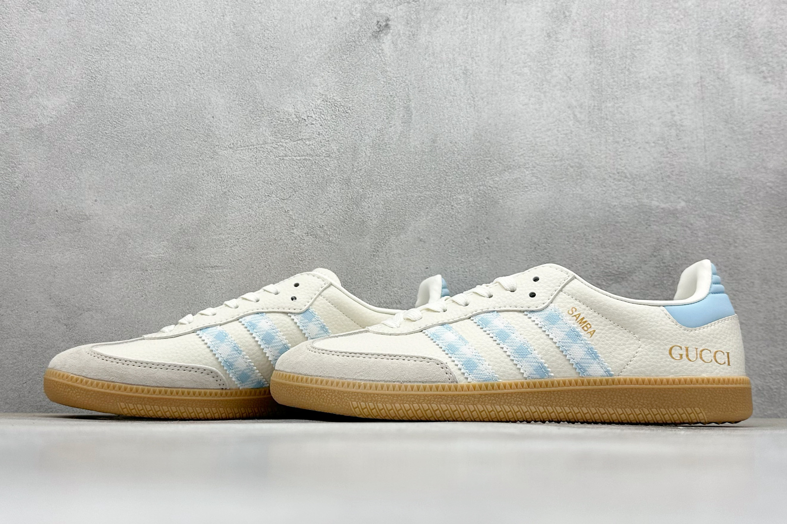 220 adidas originals Samba OG x GUCCI 白蓝 桑巴舞系列复古经典轻便板鞋 XR0010-Chinese  UA Cheap High Quatity Brand  Clothes Bags handbags Sneakers wholesale wholesaler seller from China Factory suppliers Fashion Clothing  Shoes best Quality Beautiful Price  220 adidas originals Samba OG x GUCCI 白蓝 桑巴舞系列复古经典轻便板鞋 XR0010