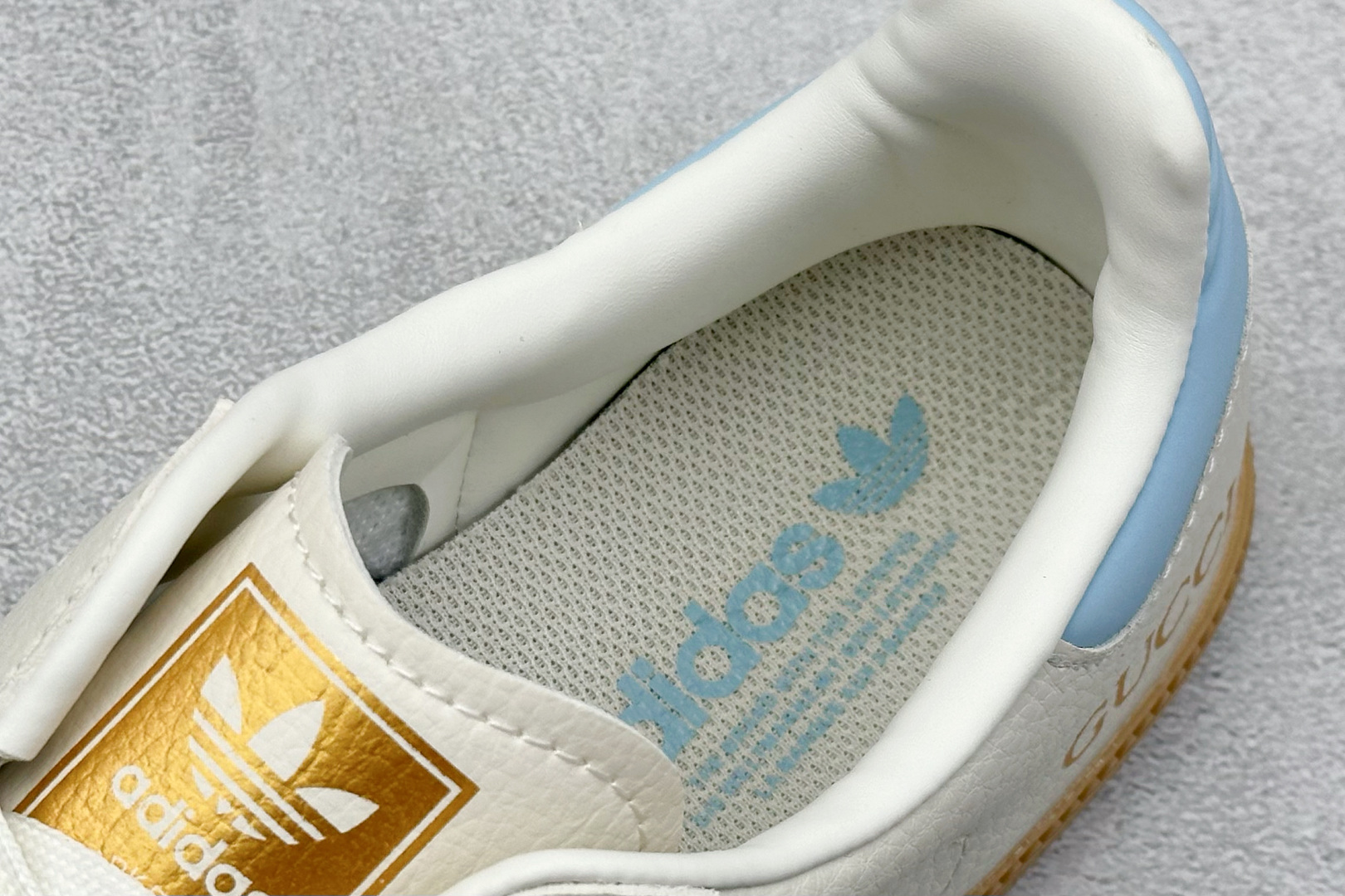 220 adidas originals Samba OG x GUCCI 白蓝 桑巴舞系列复古经典轻便板鞋 XR0010-Chinese  UA Cheap High Quatity Brand  Clothes Bags handbags Sneakers wholesale wholesaler seller from China Factory suppliers Fashion Clothing  Shoes best Quality Beautiful Price  220 adidas originals Samba OG x GUCCI 白蓝 桑巴舞系列复古经典轻便板鞋 XR0010