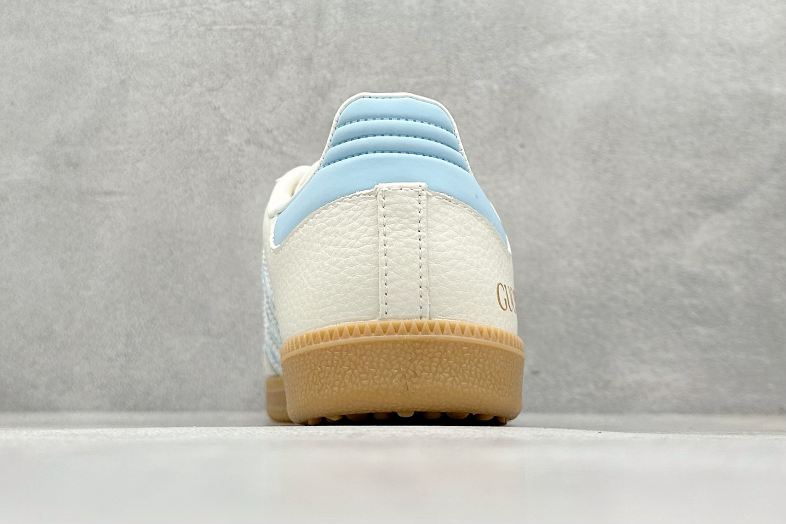220 adidas originals Samba OG x GUCCI 白蓝 桑巴舞系列复古经典轻便板鞋 XR0010-Chinese  UA Cheap High Quatity Brand  Clothes Bags handbags Sneakers wholesale wholesaler seller from China Factory suppliers Fashion Clothing  Shoes best Quality Beautiful Price  220 adidas originals Samba OG x GUCCI 白蓝 桑巴舞系列复古经典轻便板鞋 XR0010