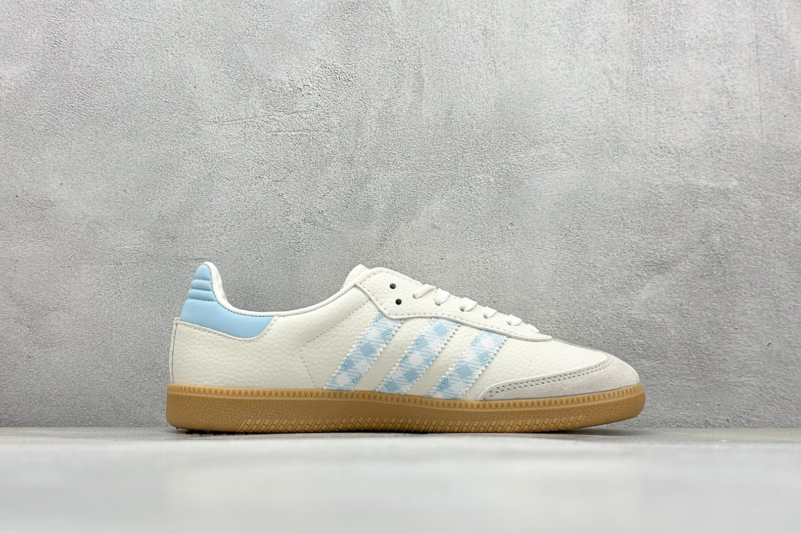 220 adidas originals Samba OG x GUCCI 白蓝 桑巴舞系列复古经典轻便板鞋 XR0010-Chinese  UA Cheap High Quatity Brand  Clothes Bags handbags Sneakers wholesale wholesaler seller from China Factory suppliers Fashion Clothing  Shoes best Quality Beautiful Price  220 adidas originals Samba OG x GUCCI 白蓝 桑巴舞系列复古经典轻便板鞋 XR0010