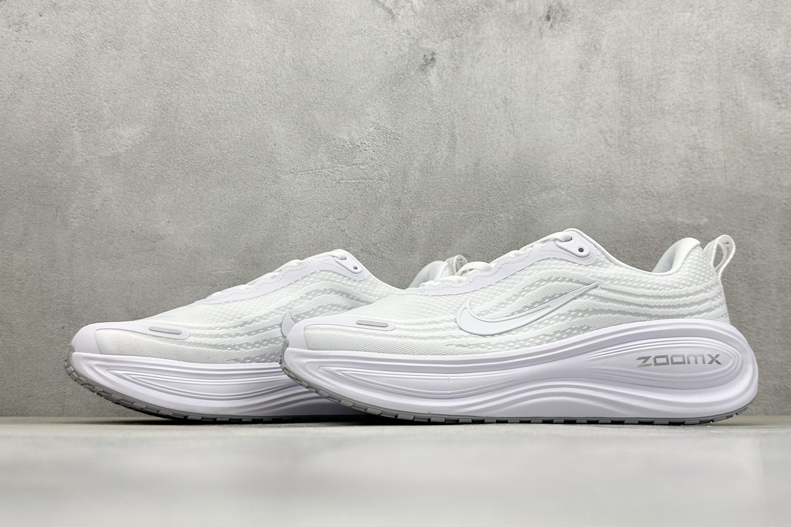 
Nike Air Zoom Vomero PLUS
全新科技提前原鞋开发 运动跑鞋 
区别市面真标版本