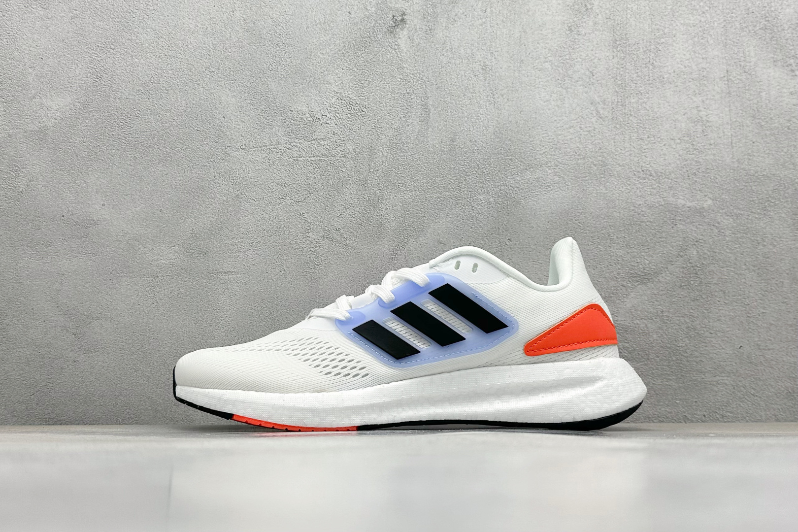 福利特价
AD Pureboost 22 阿迪简约轻便透气爆米花休闲跑鞋
#鞋款保持独特造型以及S型后跟