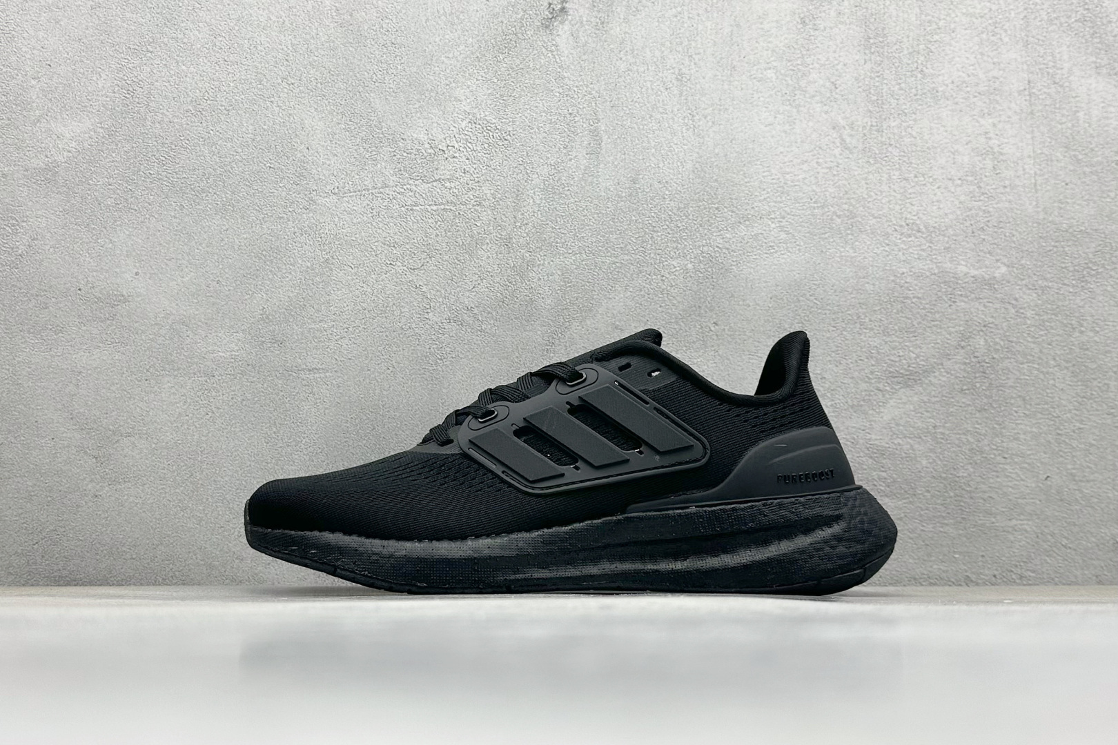 福利特价
AD Pureboost 22 阿迪简约轻便透气爆米花休闲跑鞋
#鞋款保持独特造型以及S型后跟