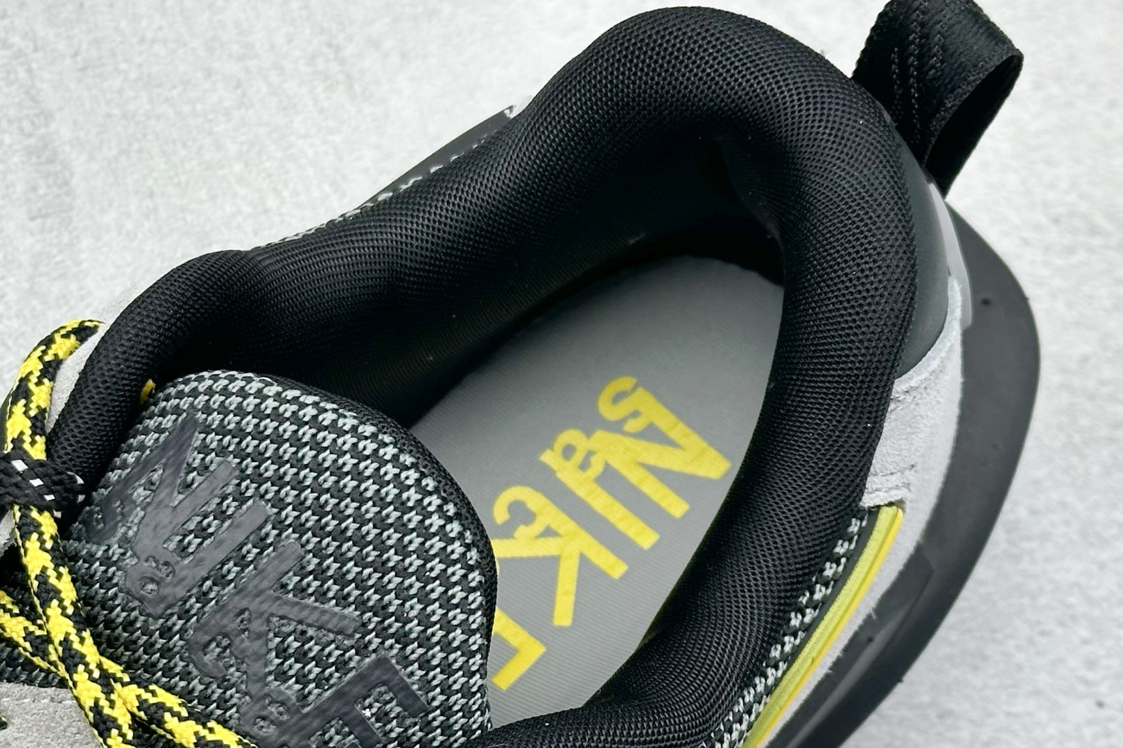 300 S版 Sacai x Nike Zegamadome SP 联名款 机能风休闲运动鞋 HQ8618-006