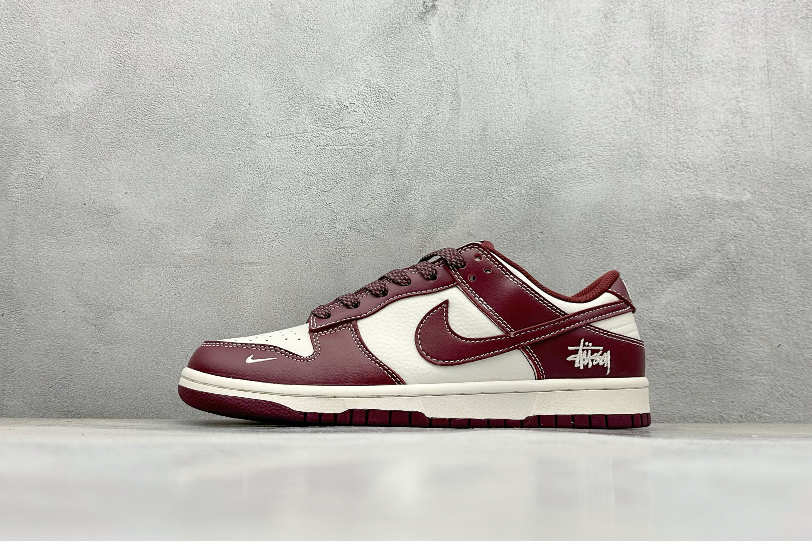 福利特价 终端放店
XC版Nk SB Dunk Low 联名 周年高端定制 低帮休闲板鞋
#定制鞋盒 