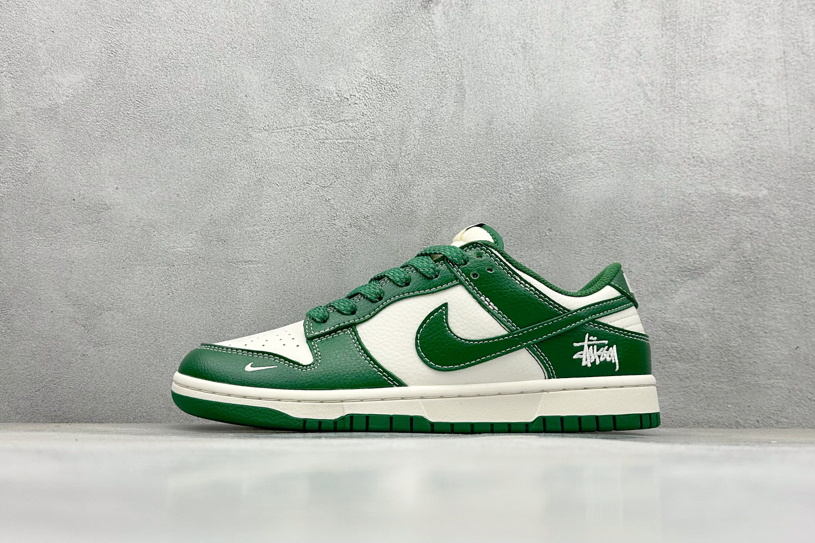 福利特价 终端放店
XC版Nk SB Dunk Low 联名 周年高端定制 低帮休闲板鞋
#定制鞋盒 