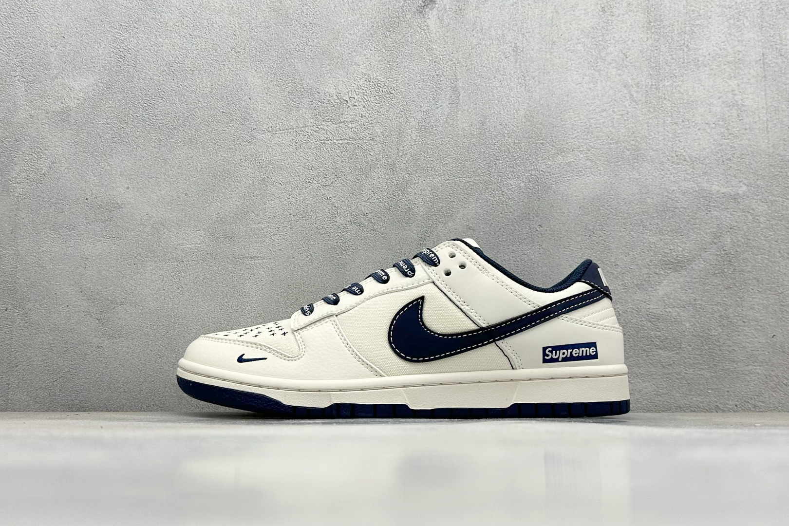 福利特价 终端放店
XC版Nk SB Dunk Low 联名 周年高端定制 低帮休闲板鞋
#定制鞋盒 