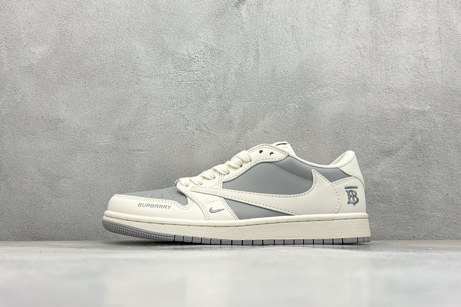 福利特价 终端放店
XC版Nk SB Dunk Low 联名 周年高端定制 低帮休闲板鞋
#定制鞋盒 