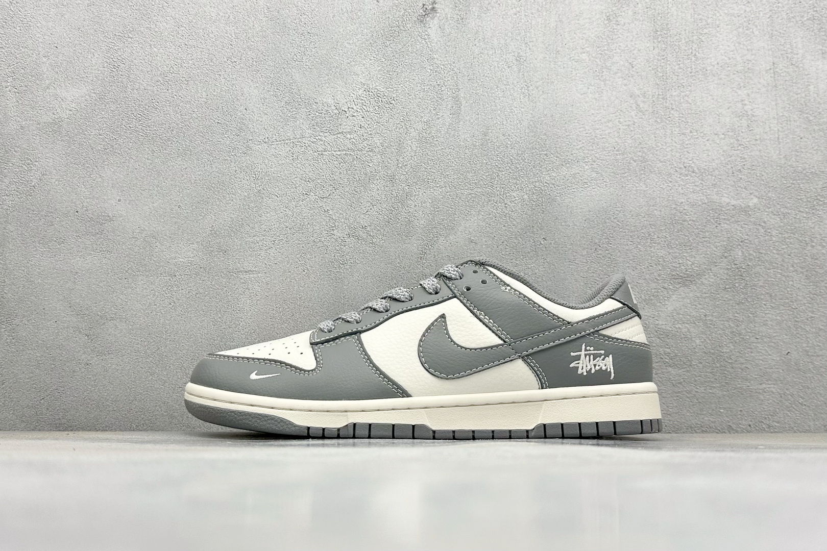 福利特价 终端放店
XC版Nk SB Dunk Low 联名 周年高端定制 低帮休闲板鞋
#定制鞋盒 