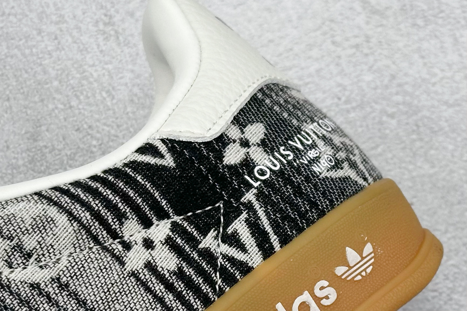 220 SC版AD SAMBA OG x Louis Vuitton 白黑休闲板鞋 SC9207-730