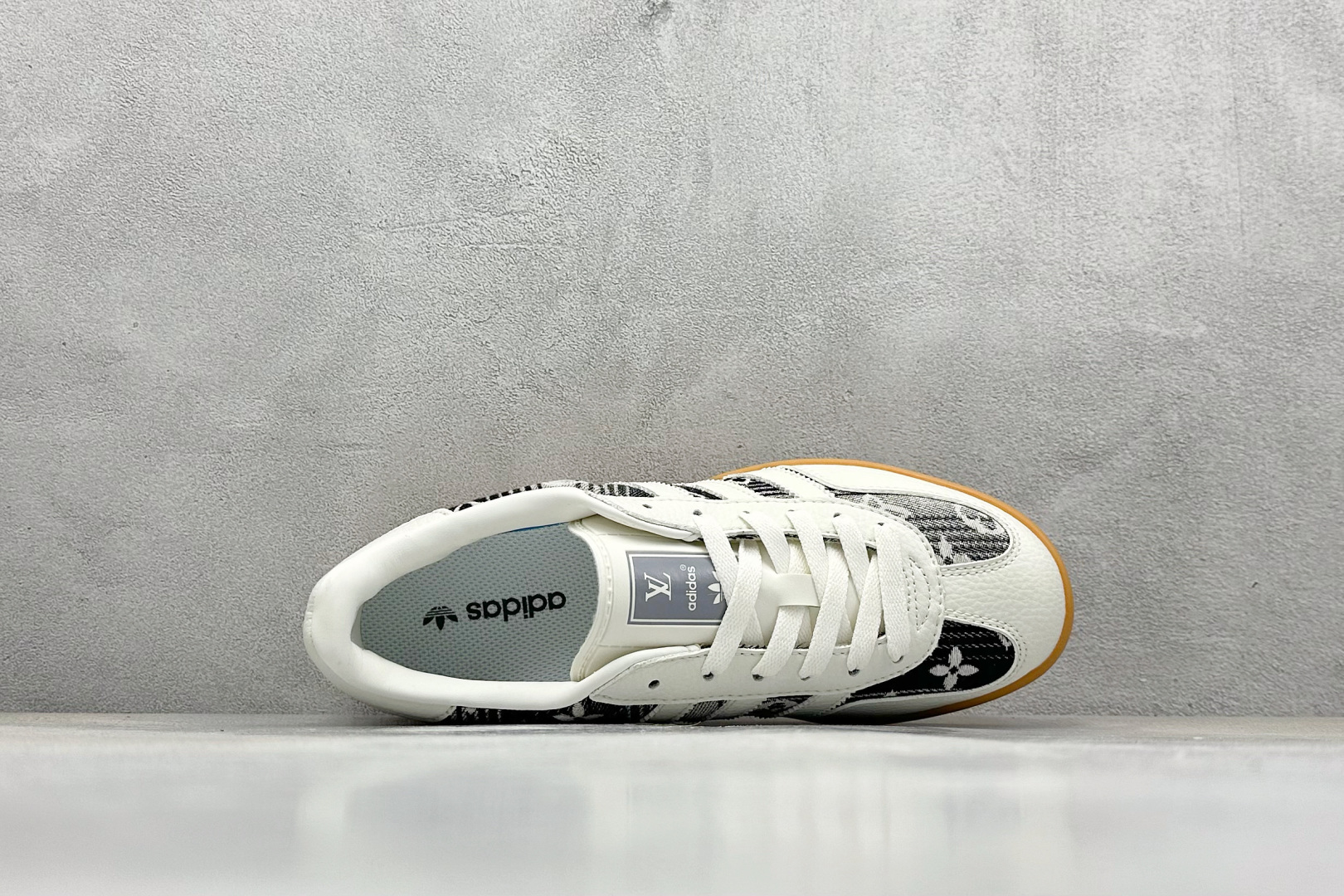 220 SC版AD SAMBA OG x Louis Vuitton 白黑休闲板鞋 SC9207-730