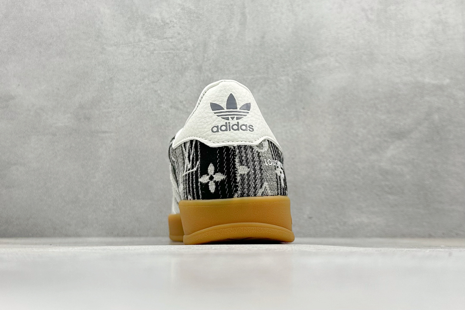 220 SC版AD SAMBA OG x Louis Vuitton 白黑休闲板鞋 SC9207-730