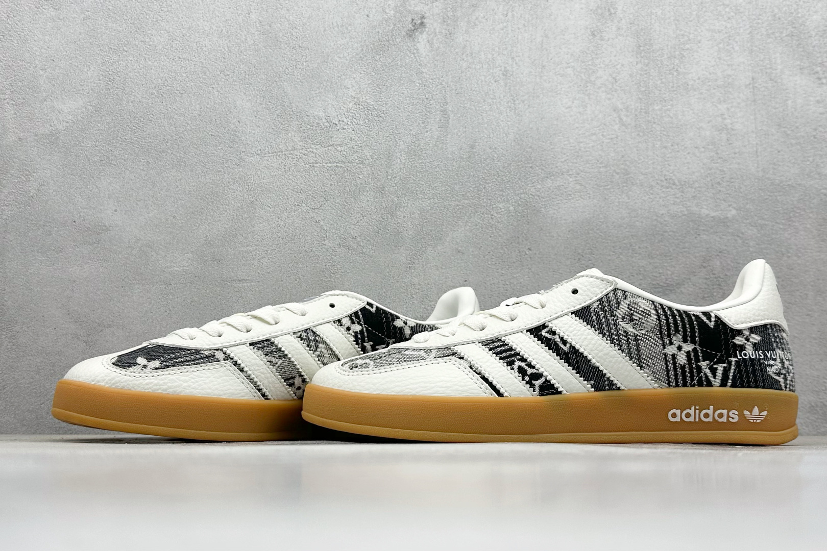 220 SC版AD SAMBA OG x Louis Vuitton 白黑休闲板鞋 SC9207-730