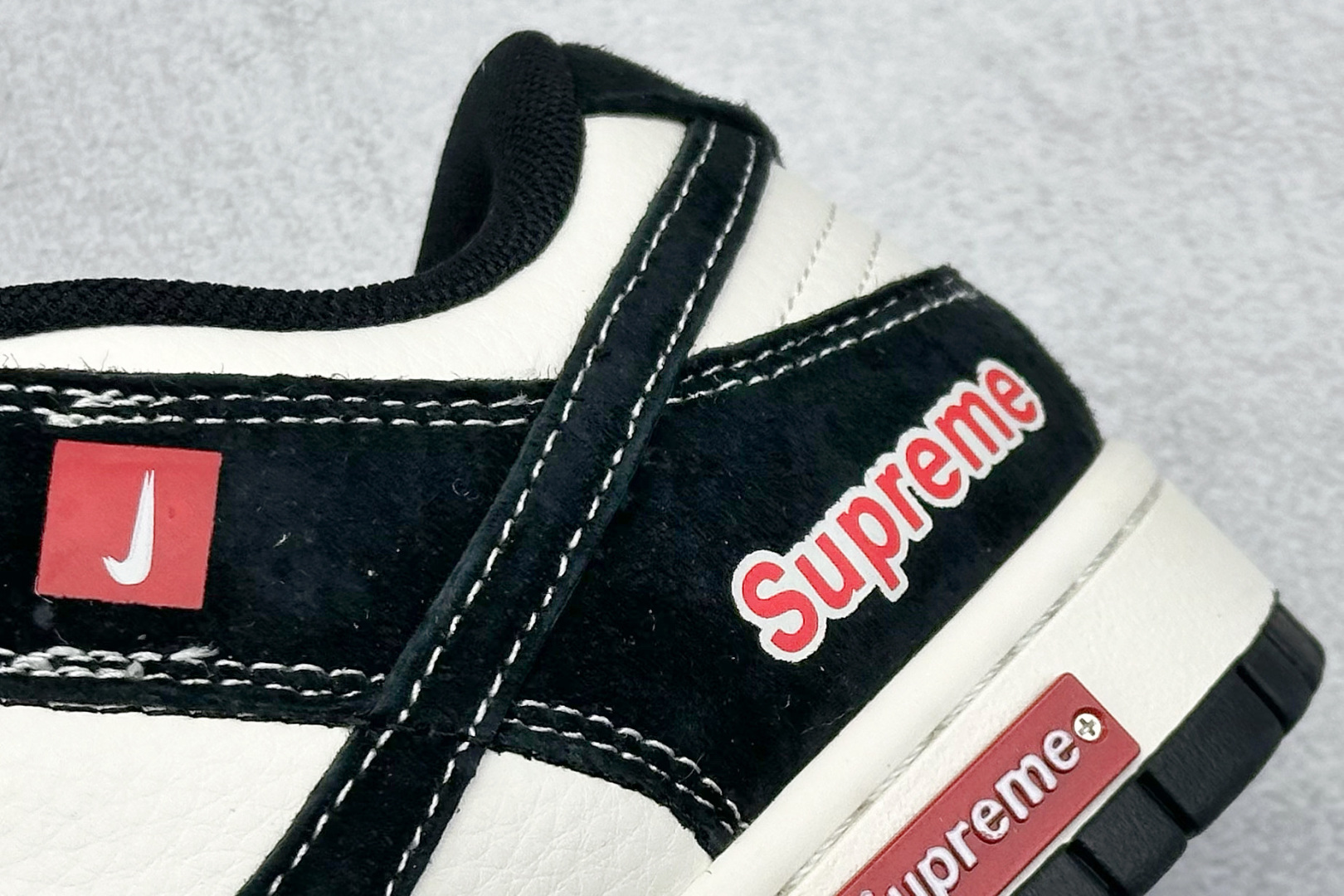 220 XC版Nike SB Dunk Low Supreme联名 MM1089-020-Chinese UA Cheap High Quatity Brand Clothes Bags handbags Sneakers wholesale wholesaler seller from China Factory suppliers Fashion Clothing Shoes best Quality Beautiful Price 220 XC版Nike SB Dunk Low Supreme联名 MM1089-020