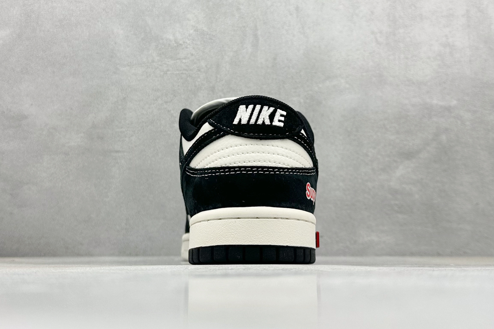 220 XC版Nike SB Dunk Low Supreme联名 MM1089-020-Chinese UA Cheap High Quatity Brand Clothes Bags handbags Sneakers wholesale wholesaler seller from China Factory suppliers Fashion Clothing Shoes best Quality Beautiful Price 220 XC版Nike SB Dunk Low Supreme联名 MM1089-020