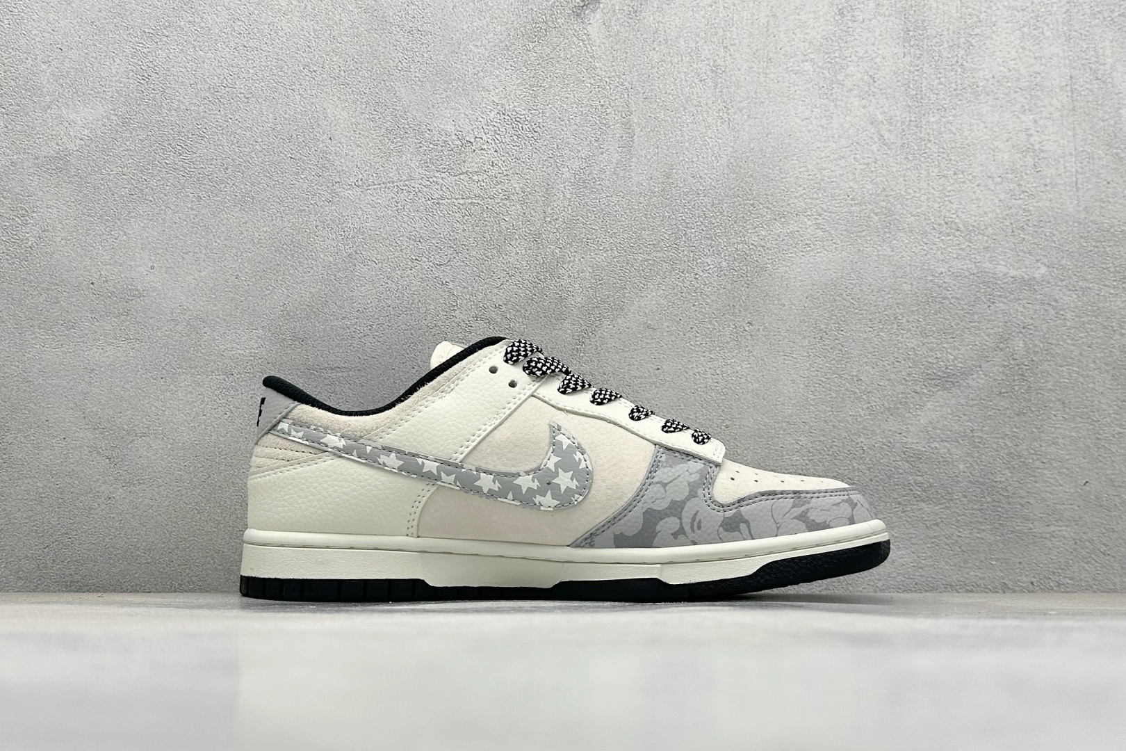 240 XC版Nike SB Dunk Low“BAPE联名——满印五角星灰勾” 周年高端定制 低帮休闲板鞋 DJ2024-120-Chinese UA Cheap High Quatity Brand Clothes Bags handbags Sneakers wholesale wholesaler seller from China Factory suppliers Fashion Clothing Shoes best Quality Beautiful Price 240 XC版Nike SB Dunk Low“BAPE联名——满印五角星灰勾” 周年高端定制 低帮休闲板鞋 DJ2024-120