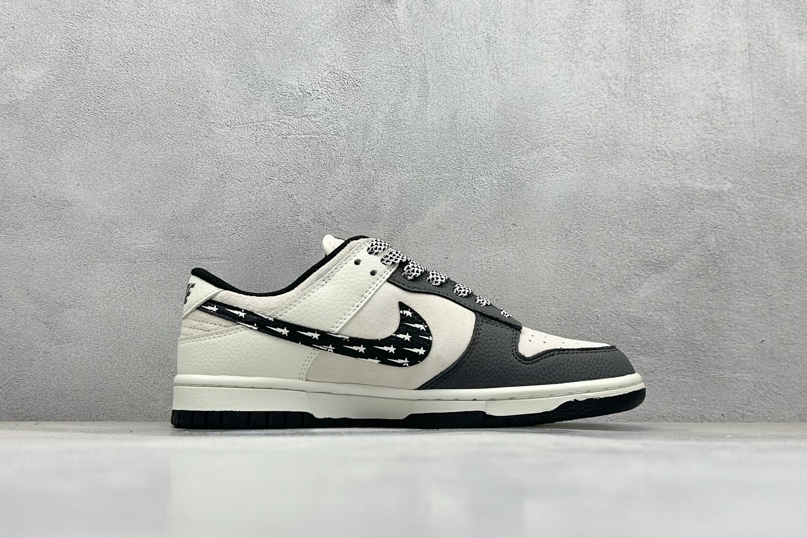 240 XC版Nike SB Dunk Low“BAPE联名——满印五角星黑勾” 周年高端定制 低帮休闲板鞋 DJ2024-122-Chinese UA Cheap High Quatity Brand Clothes Bags handbags Sneakers wholesale wholesaler seller from China Factory suppliers Fashion Clothing Shoes best Quality Beautiful Price 240 XC版Nike SB Dunk Low“BAPE联名——满印五角星黑勾” 周年高端定制 低帮休闲板鞋 DJ2024-122