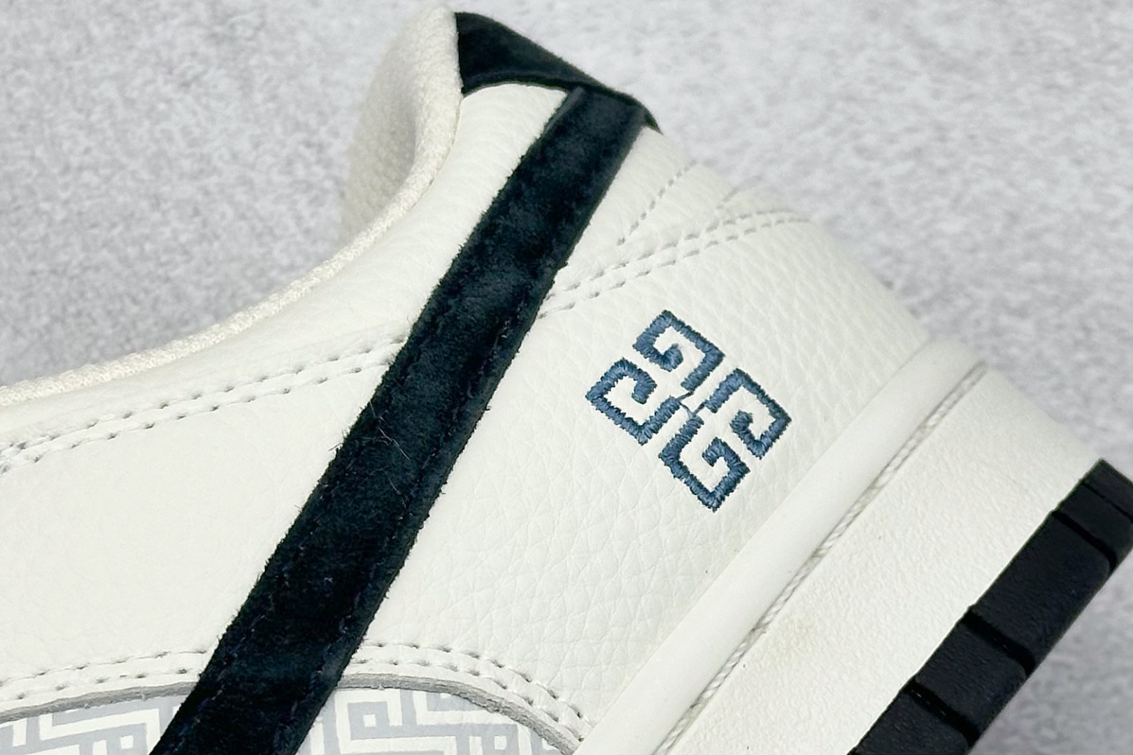 240 XC版Nike SB Dunk Low“纪梵希联名——老花黑勾” 周年高端定制 低帮休闲板鞋 DJ2024-123-Chinese UA Cheap High Quatity Brand Clothes Bags handbags Sneakers wholesale wholesaler seller from China Factory suppliers Fashion Clothing Shoes best Quality Beautiful Price 240 XC版Nike SB Dunk Low“纪梵希联名——老花黑勾” 周年高端定制 低帮休闲板鞋 DJ2024-123