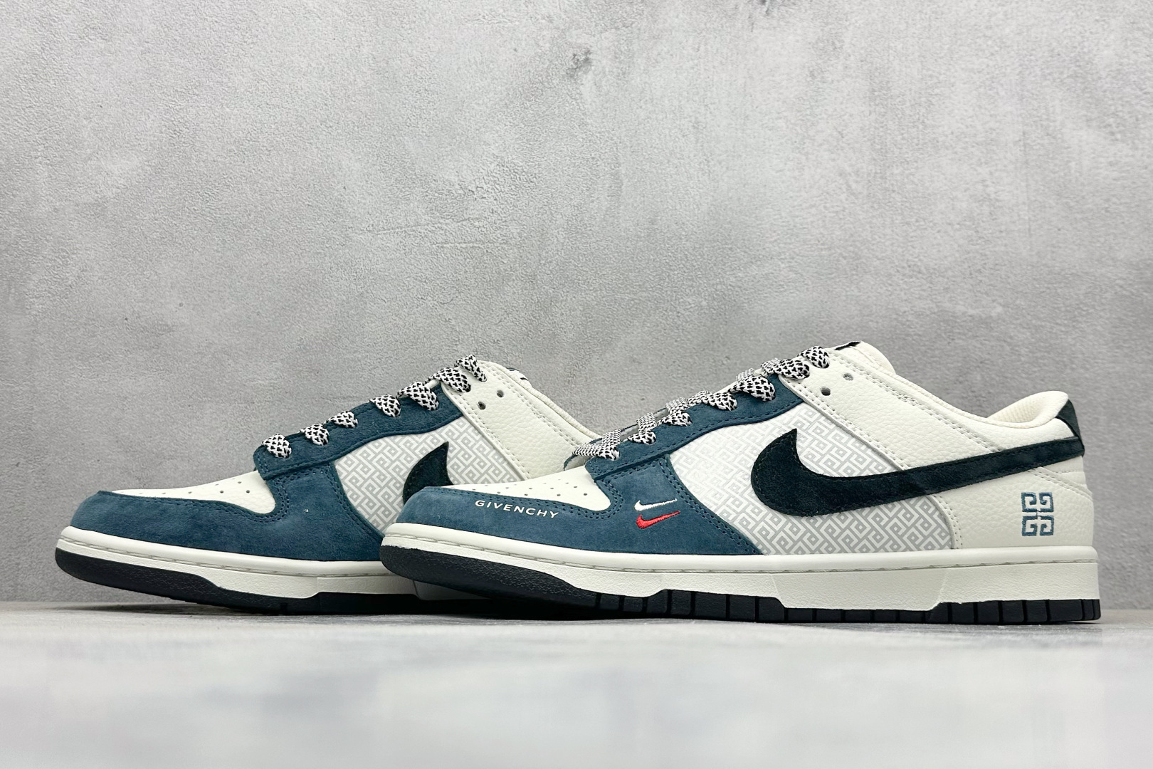 240 XC版Nike SB Dunk Low“纪梵希联名——老花黑勾” 周年高端定制 低帮休闲板鞋 DJ2024-123-Chinese UA Cheap High Quatity Brand Clothes Bags handbags Sneakers wholesale wholesaler seller from China Factory suppliers Fashion Clothing Shoes best Quality Beautiful Price 240 XC版Nike SB Dunk Low“纪梵希联名——老花黑勾” 周年高端定制 低帮休闲板鞋 DJ2024-123