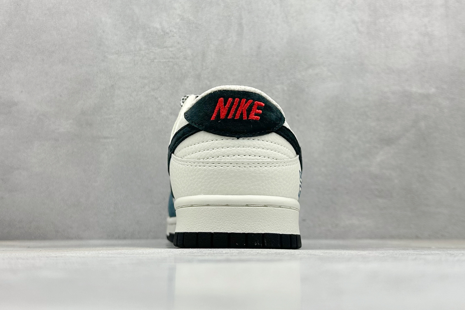 240 XC版Nike SB Dunk Low“纪梵希联名——老花黑勾” 周年高端定制 低帮休闲板鞋 DJ2024-123-Chinese UA Cheap High Quatity Brand Clothes Bags handbags Sneakers wholesale wholesaler seller from China Factory suppliers Fashion Clothing Shoes best Quality Beautiful Price 240 XC版Nike SB Dunk Low“纪梵希联名——老花黑勾” 周年高端定制 低帮休闲板鞋 DJ2024-123