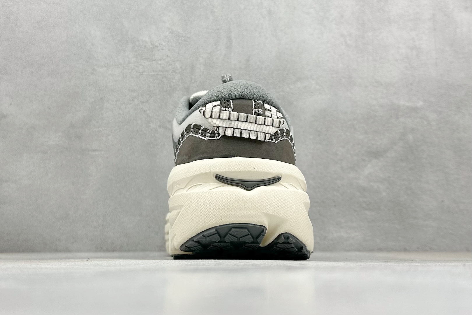 200 YH版HOKA XBON B3LS 鞋头采用牛皮革材质 减震耐磨透气跑步运动鞋 1155351/ARST