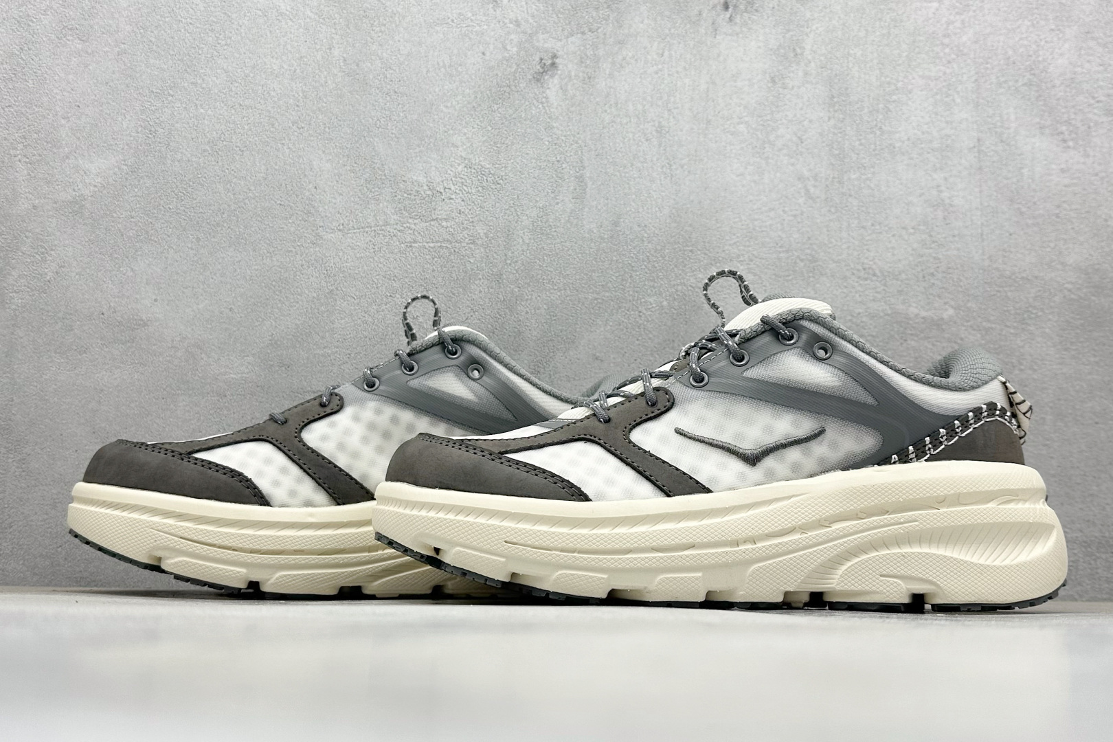 200 YH版HOKA XBON B3LS 鞋头采用牛皮革材质 减震耐磨透气跑步运动鞋 1155351/ARST