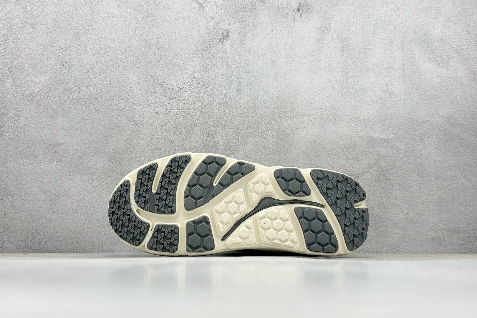 200 YH版HOKA XBON B3LS 鞋头采用牛皮革材质 减震耐磨透气跑步运动鞋 1155351/ARST