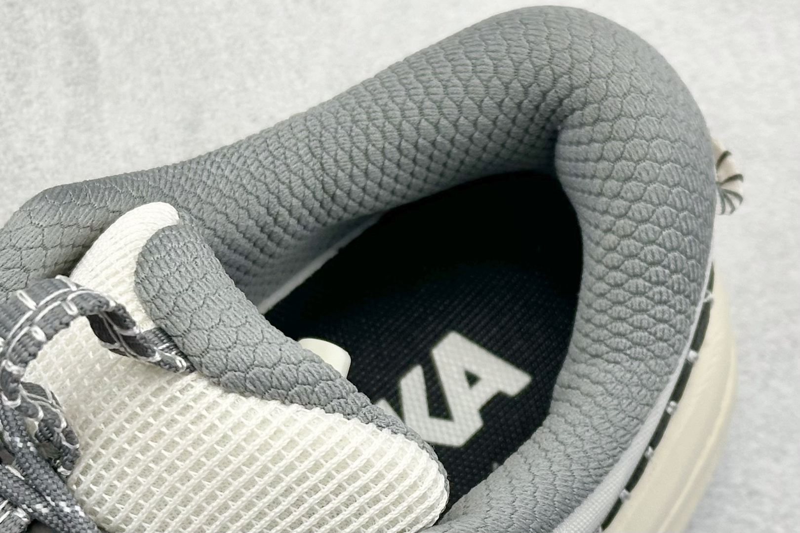 200 YH版HOKA XBON B3LS 鞋头采用牛皮革材质 减震耐磨透气跑步运动鞋 1155351/ARST