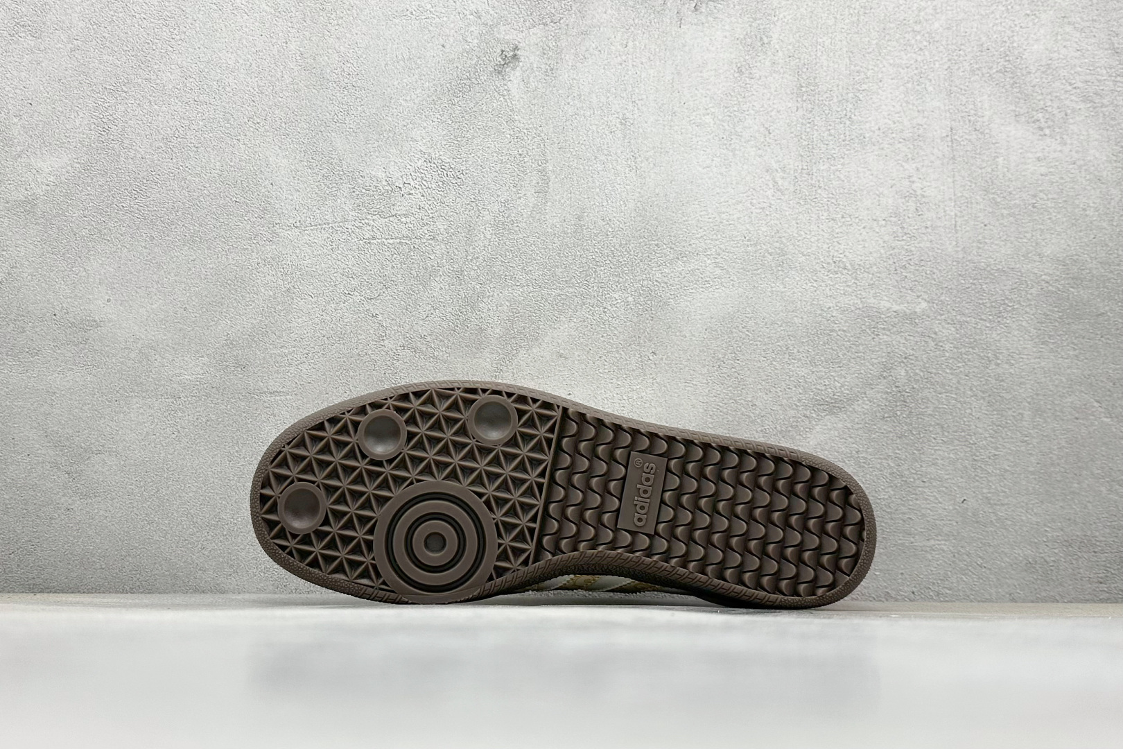 220 adidas originals Samba OG x Louis Vuitton 棕白红 桑巴舞系列复古经典轻便板鞋 GJ75810