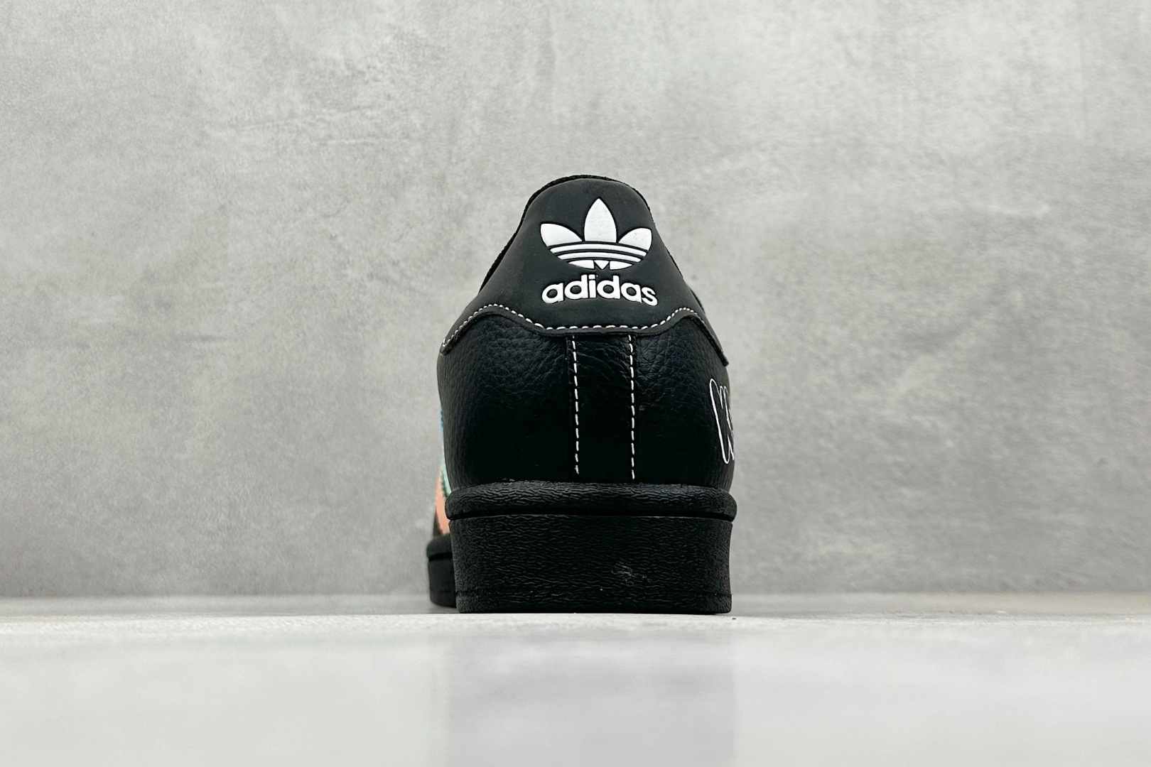 240 AD Originals Superstar x KAWS 黑蓝绿 BZ2533-Chinese  UA Cheap High Quatity Brand  Clothes Bags handbags Sneakers wholesale wholesaler seller from China Factory suppliers Fashion Clothing  Shoes best Quality Beautiful Price  240 AD Originals Superstar x KAWS 黑蓝绿 BZ2533