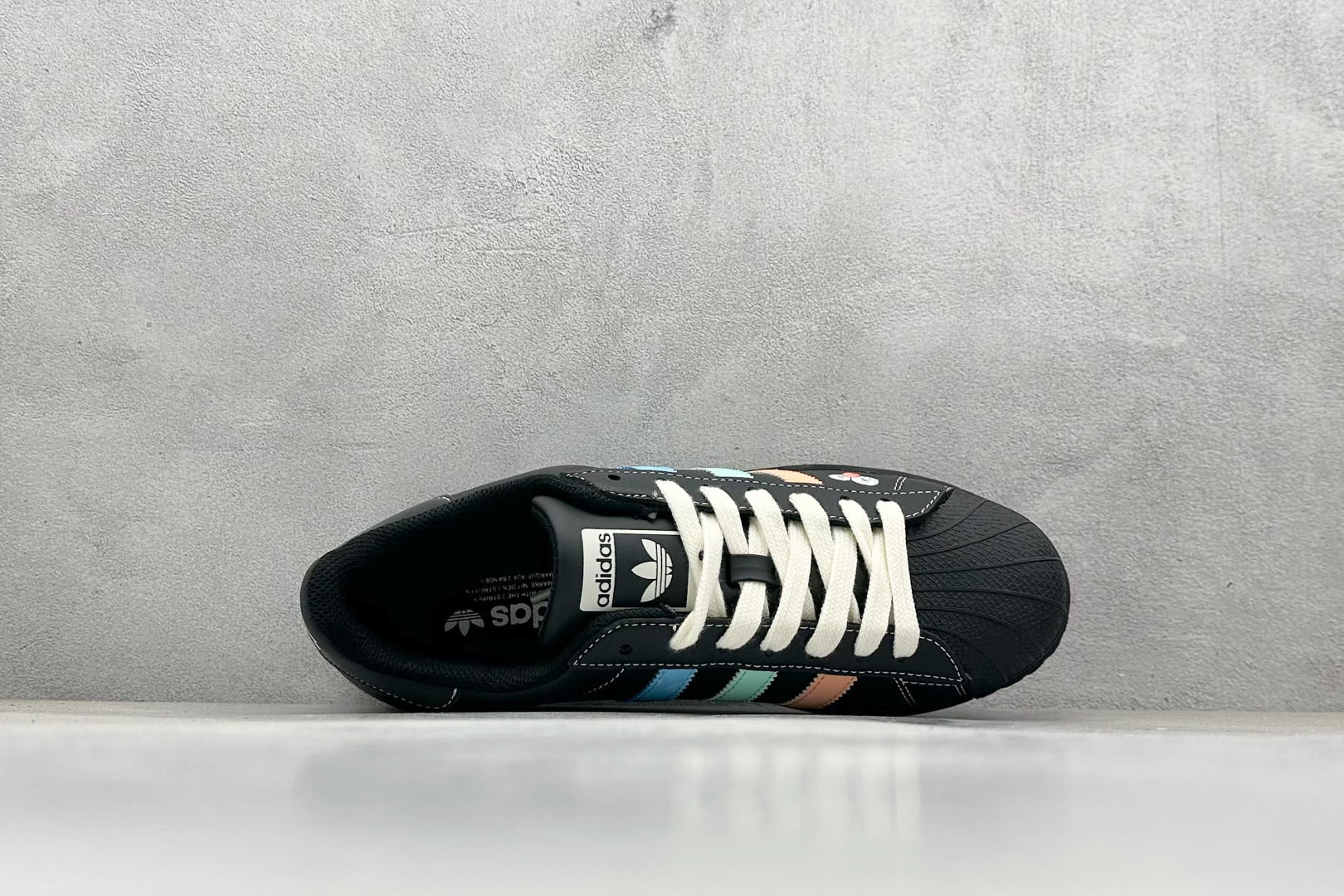 240 AD Originals Superstar x KAWS 黑蓝绿 BZ2533-Chinese  UA Cheap High Quatity Brand  Clothes Bags handbags Sneakers wholesale wholesaler seller from China Factory suppliers Fashion Clothing  Shoes best Quality Beautiful Price  240 AD Originals Superstar x KAWS 黑蓝绿 BZ2533