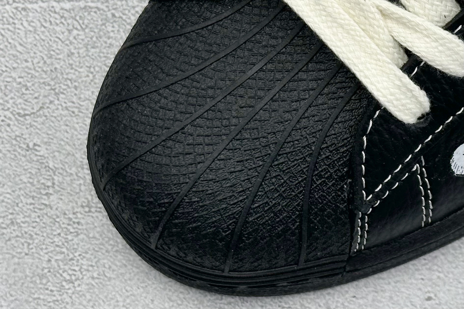 240 AD Originals Superstar x KAWS 黑蓝绿 BZ2533-Chinese  UA Cheap High Quatity Brand  Clothes Bags handbags Sneakers wholesale wholesaler seller from China Factory suppliers Fashion Clothing  Shoes best Quality Beautiful Price  240 AD Originals Superstar x KAWS 黑蓝绿 BZ2533