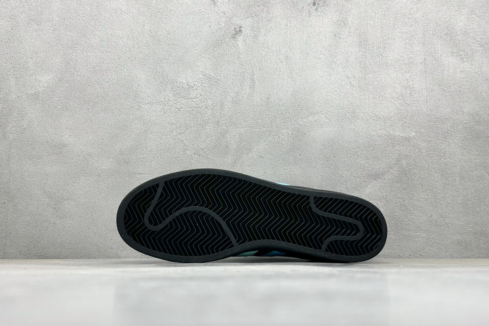 240 AD Originals Superstar x KAWS 黑蓝绿 BZ2533-Chinese  UA Cheap High Quatity Brand  Clothes Bags handbags Sneakers wholesale wholesaler seller from China Factory suppliers Fashion Clothing  Shoes best Quality Beautiful Price  240 AD Originals Superstar x KAWS 黑蓝绿 BZ2533