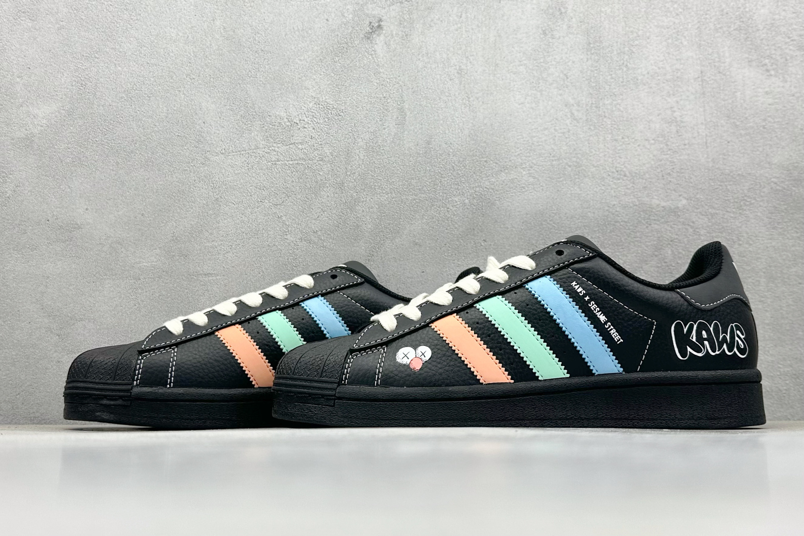 240 AD Originals Superstar x KAWS 黑蓝绿 BZ2533-Chinese  UA Cheap High Quatity Brand  Clothes Bags handbags Sneakers wholesale wholesaler seller from China Factory suppliers Fashion Clothing  Shoes best Quality Beautiful Price  240 AD Originals Superstar x KAWS 黑蓝绿 BZ2533