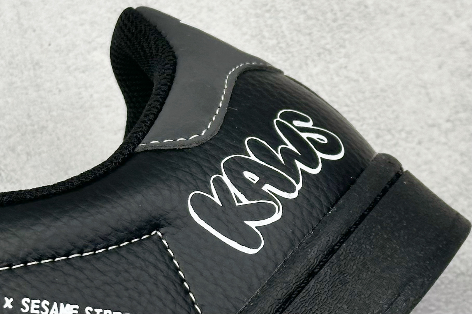 240 AD Originals Superstar x KAWS 黑蓝绿 BZ2533-Chinese  UA Cheap High Quatity Brand  Clothes Bags handbags Sneakers wholesale wholesaler seller from China Factory suppliers Fashion Clothing  Shoes best Quality Beautiful Price  240 AD Originals Superstar x KAWS 黑蓝绿 BZ2533