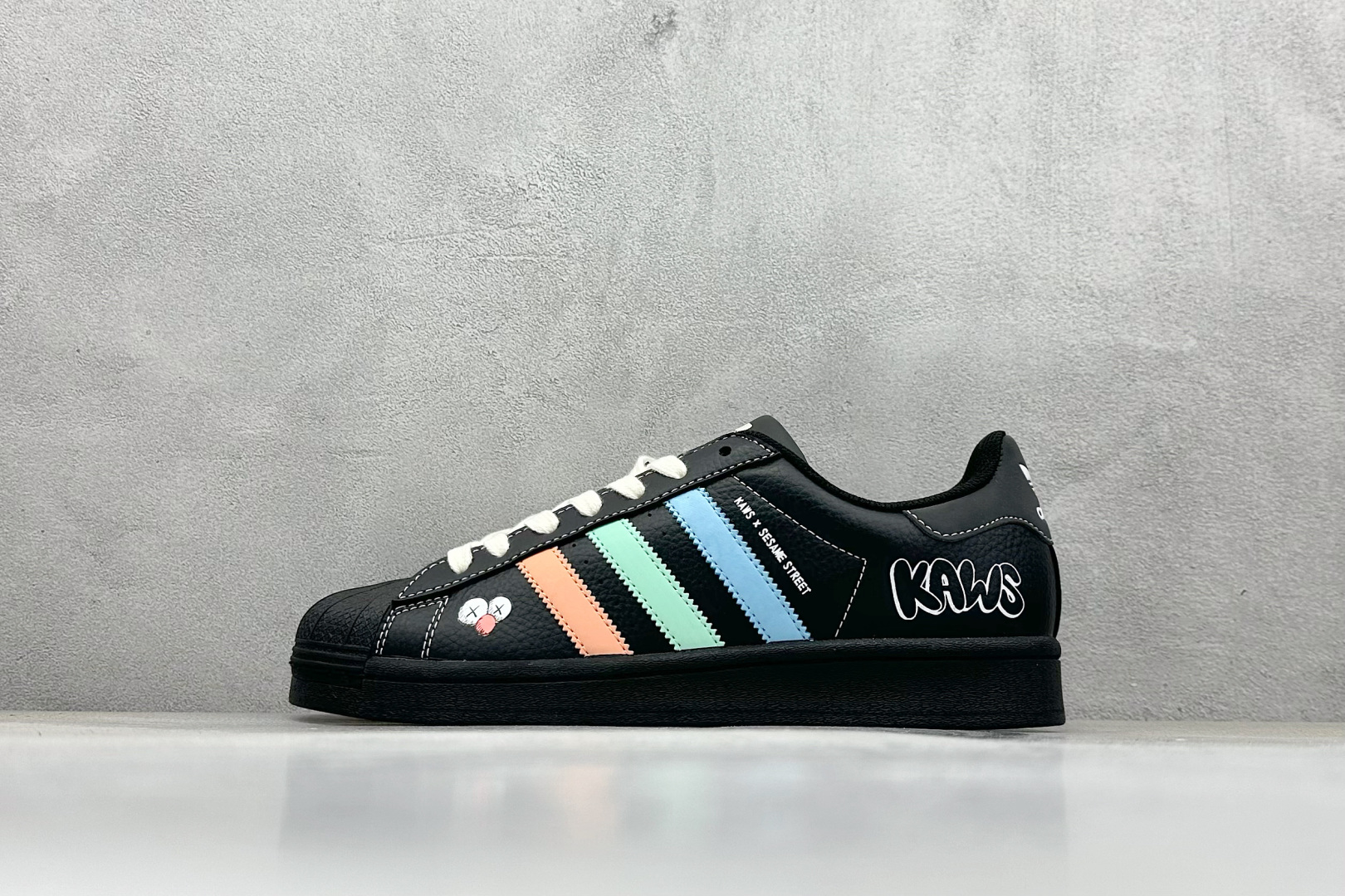 240 AD Originals Superstar x KAWS 黑蓝绿 BZ2533-Chinese  UA Cheap High Quatity Brand  Clothes Bags handbags Sneakers wholesale wholesaler seller from China Factory suppliers Fashion Clothing  Shoes best Quality Beautiful Price  240 AD Originals Superstar x KAWS 黑蓝绿 BZ2533