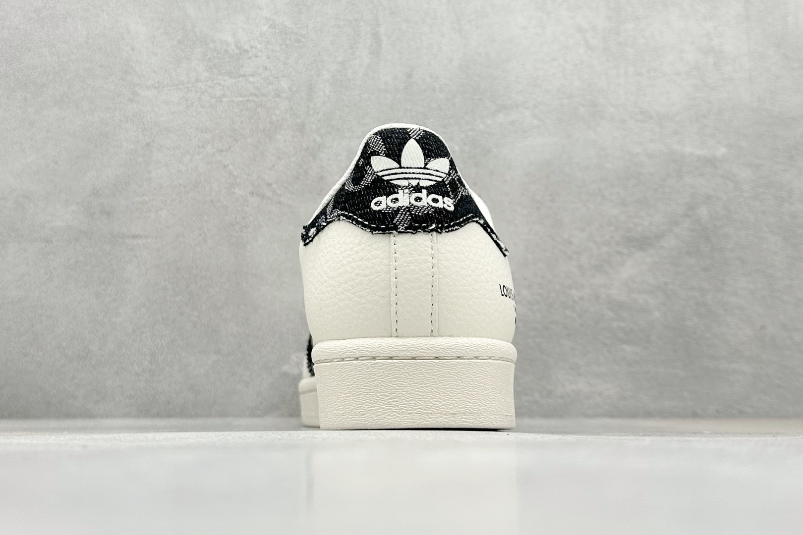 240 AD Originals Superstar x Louis Vuitton 白黑 SD6820-Chinese  UA Cheap High Quatity Brand  Clothes Bags handbags Sneakers wholesale wholesaler seller from China Factory suppliers Fashion Clothing  Shoes best Quality Beautiful Price  240 AD Originals Superstar x Louis Vuitton 白黑 SD6820