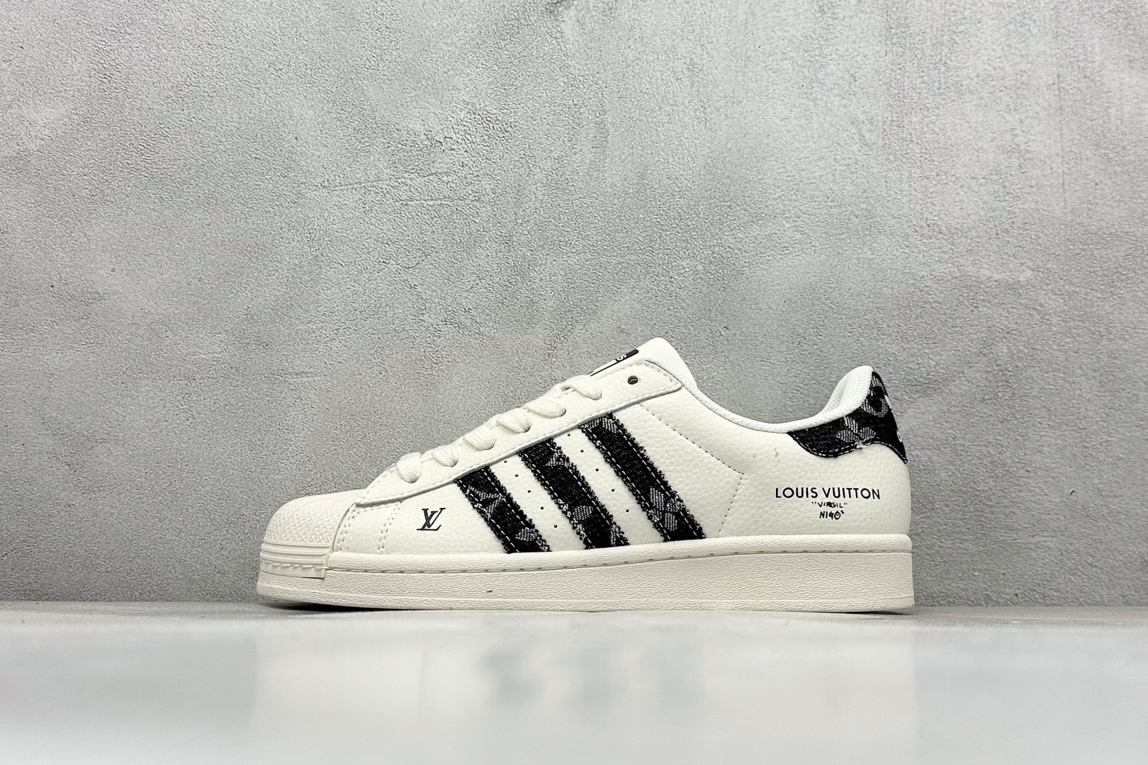 240 AD Originals Superstar x Louis Vuitton 白黑 SD6820-Chinese  UA Cheap High Quatity Brand  Clothes Bags handbags Sneakers wholesale wholesaler seller from China Factory suppliers Fashion Clothing  Shoes best Quality Beautiful Price  240 AD Originals Superstar x Louis Vuitton 白黑 SD6820
